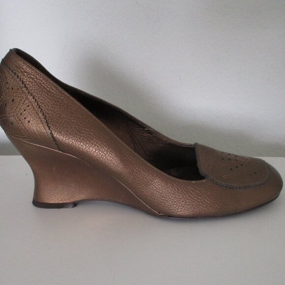 BCBGirls Womens Copper Leather Pump w/3" Wedge Heel - Size 10M or 40 EUR - Picture 3 of 9